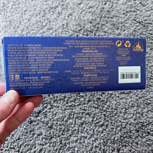 NWT Disney 80th Anniversary Dumbo Collectible Key Special Edition - Picture 3 of 5